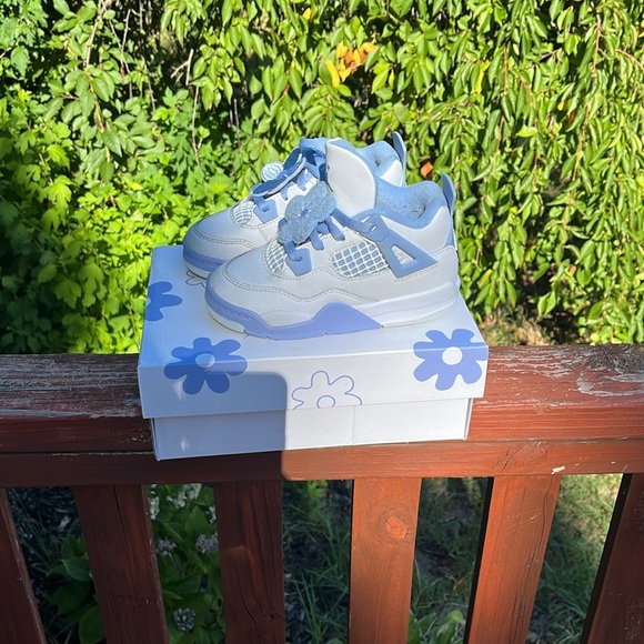 Jordans retro 4s Kids Blue and White Sneakers. - Picture 4 of 6
